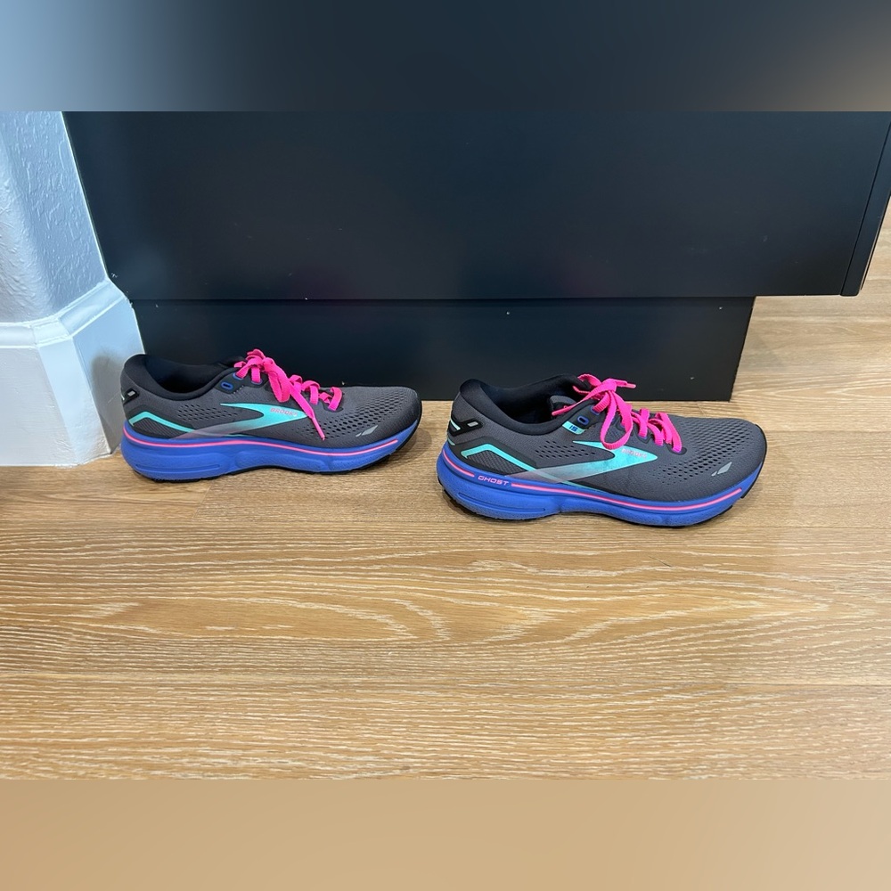 Brooks Women's Gray Running Shoes with Pink Laces and Blue Accents